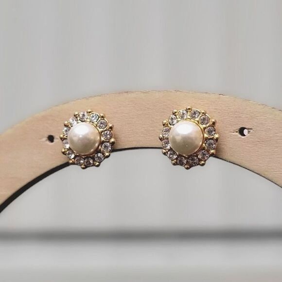 Vtg faux pearl and rhinestone gold tone sunburst studs - Picture 2 of 6